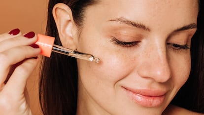 Artículo de EL PAÍS Escaparate sobre el sérum de retinol de CeraVe.