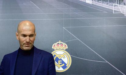 Zinedine Zidane, después de la comparecencia en la que anunció su dimisión.
/ AFP PHOTO / PIERRE-PHILIPPE MARCOU