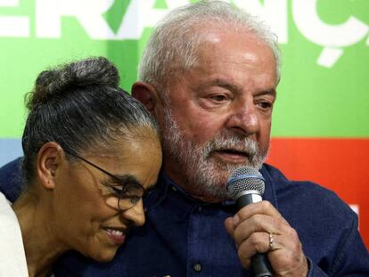 El presidente electo de Brasil, Luiz Inacio Lula da Silva junto a la que fuera ministra de Medio Ambiente de su anterior Gobierno, Marina Silva.