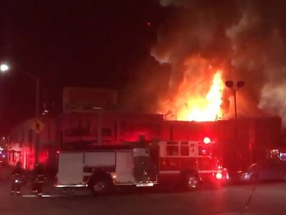 Imagen de l'incendi facilitada pel cos de bombers de Oakland.