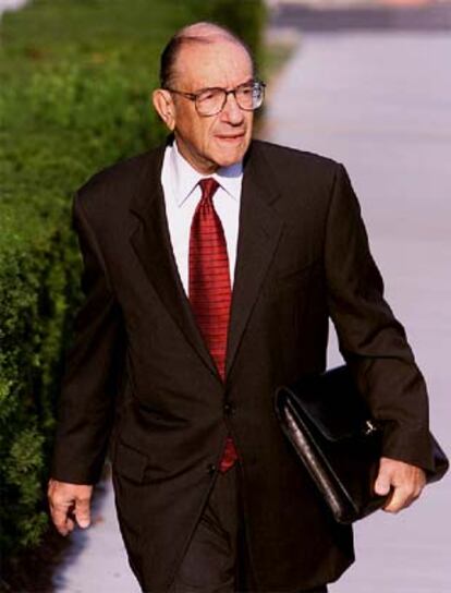 Alan Greenspan, presidente de la Reserva Federal de Estados Unidos, a su llegada hoy a washingtown