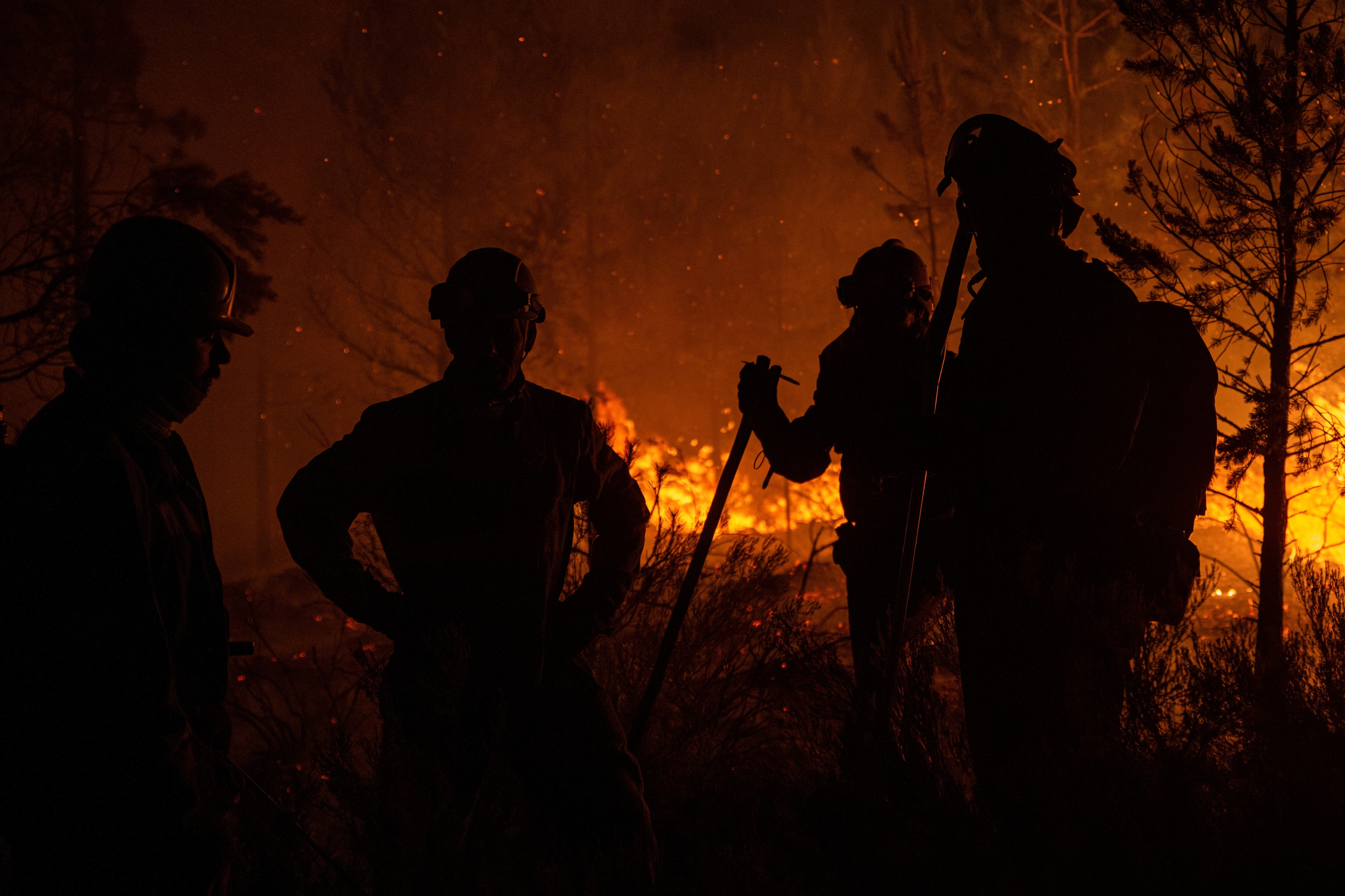 Los ‘whatsapps’ de los bomberos de Castilla y León: “Todos en base. Con cinco incendios a nivel 2”
