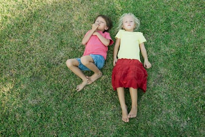 Los adultos deben bajar el ritmo de actividad y tolerar el aburrimiento de sus hijos.