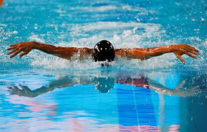 Alys Thomas de Gales nada en los 200m mariposa en el Optus Aquatic Centre (Australia), el 9 de abril de 2018. 