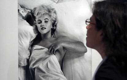 Marilyn, en un descanso de 'Vidas rebeldes', una imagen de Eve Arnold.