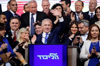 Benjamin Netanyahu, celebra los primeros resultados electorales en la sede de su partido en Tel Aviv.