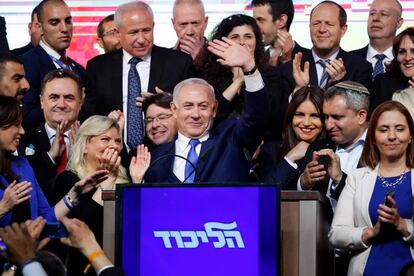 Benjamin Netanyahu, celebra los primeros resultados electorales en la sede de su partido en Tel Aviv. 