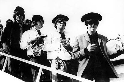 Fue exactamente a las 17.40 horas de un caluroso primero de julio de 1965, cuando los Beatles pisaban por primera vez el suelo español. Llegaban de Niza y probablemente no entendían muchas de las cosas que ocurrían por aquel entonces en este país.