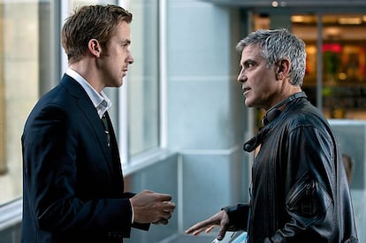 Ryan Gosling, a las órdenes de George Clooney en el rodaje del drama político 'Los idus de marzo' (2011).