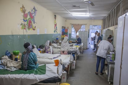 Interior de una de las salas del hospital de Gondar. El impacto que le causó comprobar las lamentables condiciones del centro sanitario hicieron que Yeshi Beyene se planteara la necesidad de mejorar la situación que afecta a su país. Así se lo prometió a su abuela en su lecho de muerte.