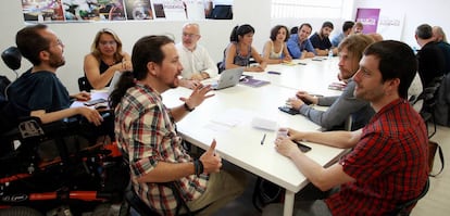 Iglesias durante su reunion con líderes territoriales