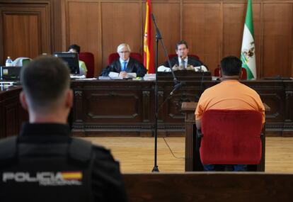 El acusado del asesinato de San Jerónimo en el banquillo ante el tribunal de la Audiencia de Sevilla, el 20 de septiembre.