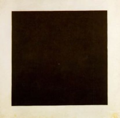 &#039;Cuadrado negro&#039; (versi&oacute;n de 1929),obra estrella de la exposici&oacute;n del museo Stedelijk. Abajo, Le&ntilde;ador (1912), pintura temprana de Kasimir Mal&eacute;vich.