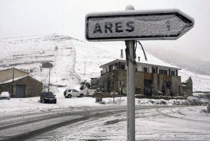 Una imagen de la nevada que cayó ayer por la mañana en las comarcas del interior del norte de Castellón.