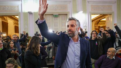Pedro Nuno Santos celebra su victoria en las primarias internas del Partido Socialista en la noche del sábado, en la sede de la formación en Lisboa.