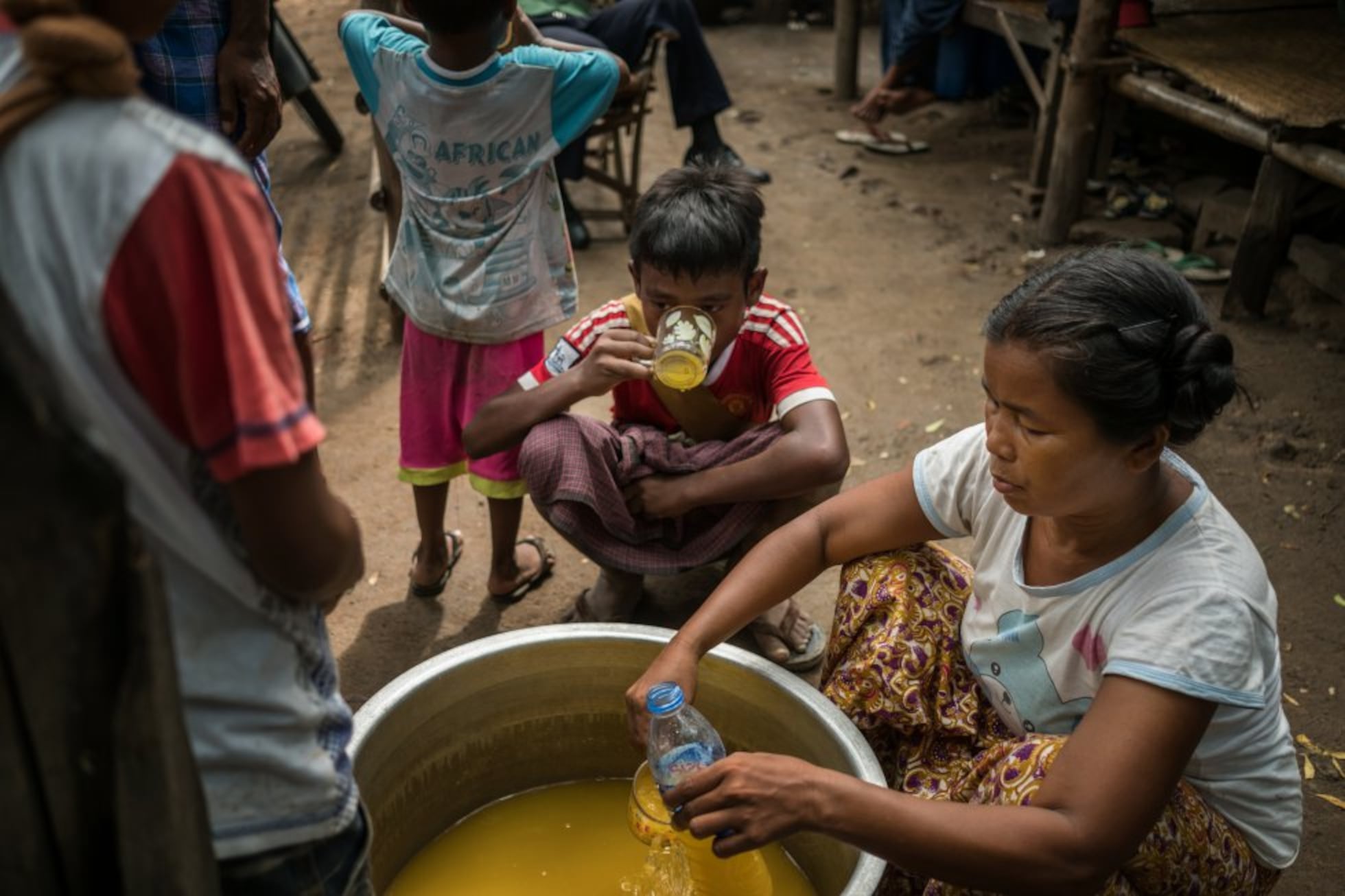 myanmar-pobreza-y-riqueza-en-la-misma-orilla-fotos-planeta-futuro