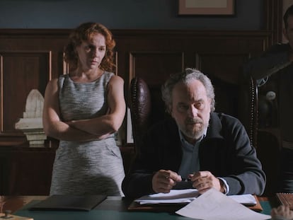 María Vázquez, Jose Coronado y Luis Zahera, en el último capítulo de 'Vivir sin permiso'.