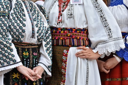 Trajes tradicionales de la región rumana de Dobrogea.