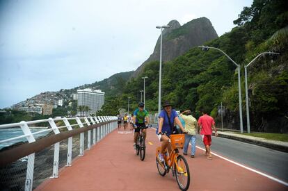 Ciclistas no dia da inauguração da Ciclovia Tim Maia.