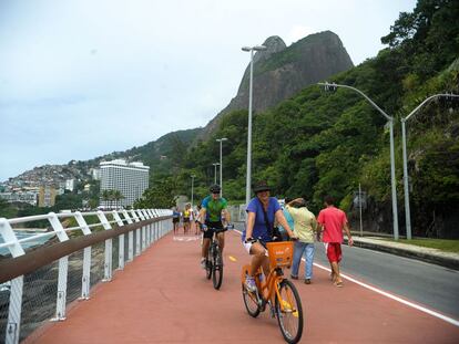 Ciclistas no dia da inauguração da Ciclovia Tim Maia.