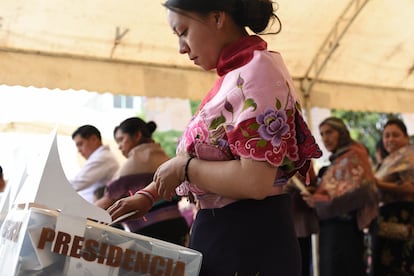 Una mujer indígena voy en las elecciones de Chiapas, en 2024
