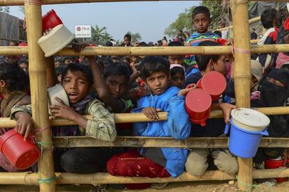 Refugiados rohinyá en el campo para desplazados de Thankhali (Bangladés).