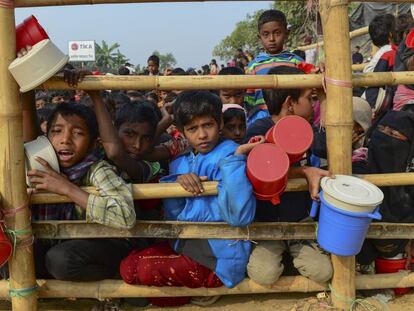 Refugiados rohinyá en el campo para desplazados de Thankhali (Bangladés). 