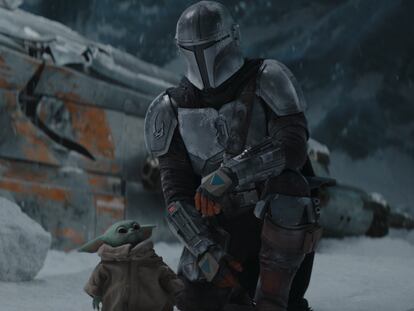 Pedro Pascal y Baby Yoda, en el primer capítulo de la segunda temporada de 'The Mandalorian'.