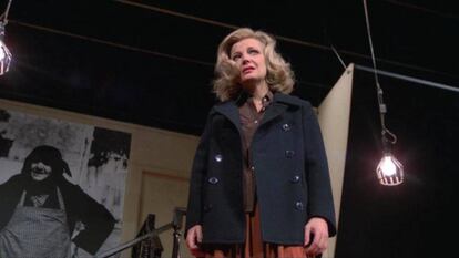 Escena de la película 'Noche de estreno' con la actriz Gena Rowlands, en una foto de promoción.