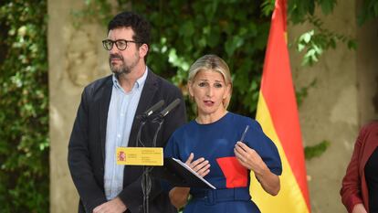 La vicepresidenta segunda del Gobierno y ministra de Trabajo, Yolanda Díaz, y el secretario de Estado de Trabajo, Joaquín Pérez Rey, este viernes en Madrid.