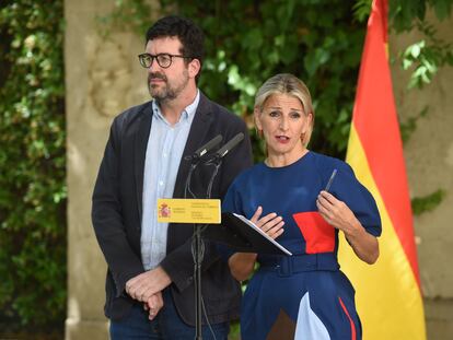 La vicepresidenta segunda del Gobierno y ministra de Trabajo, Yolanda Díaz, y el secretario de Estado de Trabajo, Joaquín Pérez Rey, este viernes en Madrid.