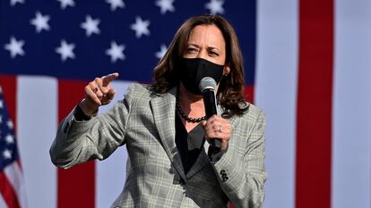 A senadora Kamala Harris fala durante evento de campanha em Las Vegas, no dis 2 de outubro.