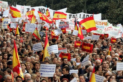 Los obispos y los partidos conservadores arremetieron contra la Ley de Educación en manifestaciones como esta de Madrid en 2005.