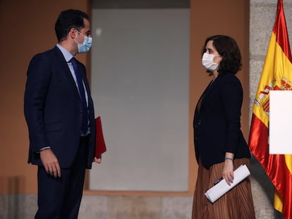 El vicepresidente de la Comunidad de Madrid, Ignacio Aguado, y la presidenta regional, Isabel Díaz Ayuso, el viernes, en el anuncio de las nuevas restricciones en 37 áreas.