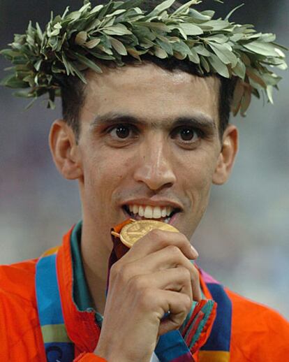<b>EL GRAN HÉROE. </B>Hicham El Guerrouj fue el gran triunfador de Atenas 2004 tras igualar la hazaña de Paavo Nurmi.