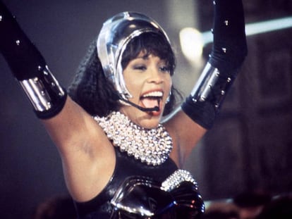 La cantante Whitney Houston, en un fotograma de la película 'El Guardaespaldas'.