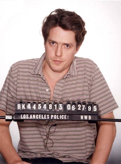 Hugh Grant era un héroe de la comedia romántica (acababa de triunfar con 'Cuatro bodas y un funeral' y estaba a punto de estrenar 'Nueve meses') cuando fue detenido en 1995 en Los Ángeles en compañía de una prostituta callejera.