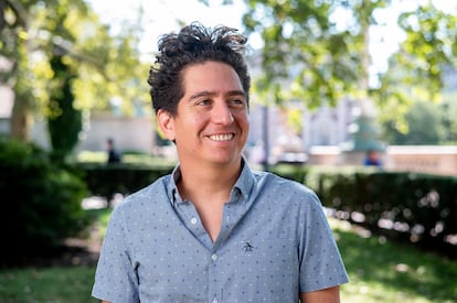 El escritor y producto de radio Daniel Alarcón, en septiembre de 2021.