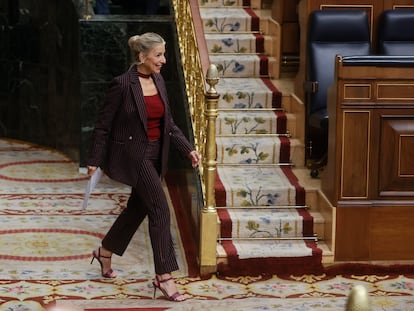La vicepresidenta segunda y ministra de Trabajo, Yolanda Díaz, tras intervenir en el pleno del Congreso de los Diputados, este jueves.