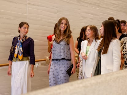 La princesa Leonor, en una visita con jóvenes a la Galería de las Colecciones Reales, el 19 de junio de 2024.