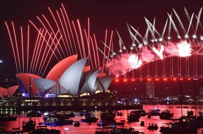 Celebración de la llegada del Año Nuevo en la Bahía de Sídney (Australia).