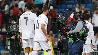 Cámaras de televisión en un partido de la Champions League.