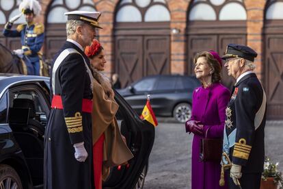 La visita de Estado de los Reyes a Suecia ha tenido lugar entre los días 23 y 25 de noviembre, aunque comenzó oficialmente el 24. Este viaje, marcado por su carácter científico y tecnológico, es el primero en realizarse por parte de unos reyes españoles desde que Juan Carlos I y Sofía lo llevaran también a cabo en 1979, por lo que supone un momento histórico para las relaciones entre ambos países.