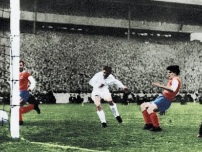 Puskas remata en la final ante el Eintracht de 1960, la cuarta del Madrid.