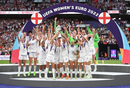 Las jugadoras de Inglaterra celebran su victoria en la Eurocopa este domingo en Wembley.