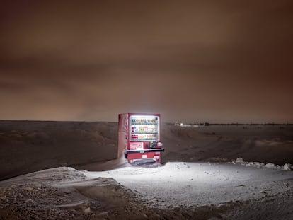 Ebetsu city, Hokkaido, Japón. (Roadside Lights III)