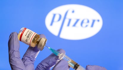 Vial de la vacuna anunciada por Pfizer como eficaz.