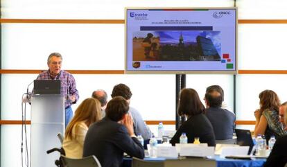 Manu Escudero, durante la presentación de las jornadas en la Universidad de Deusto.