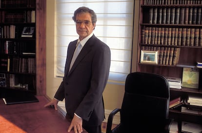 César Alierta, en su antiguo despacho de Telefónica en el año 2000.