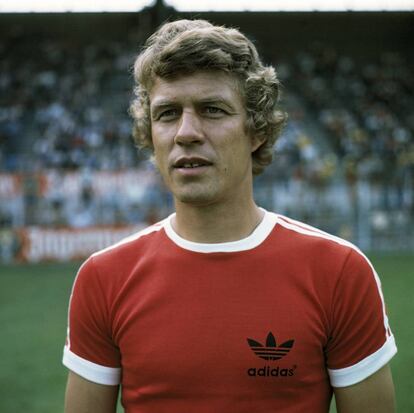 Otto Rehhagel en la presentación de la Bundesliga 76/77 (Getty)